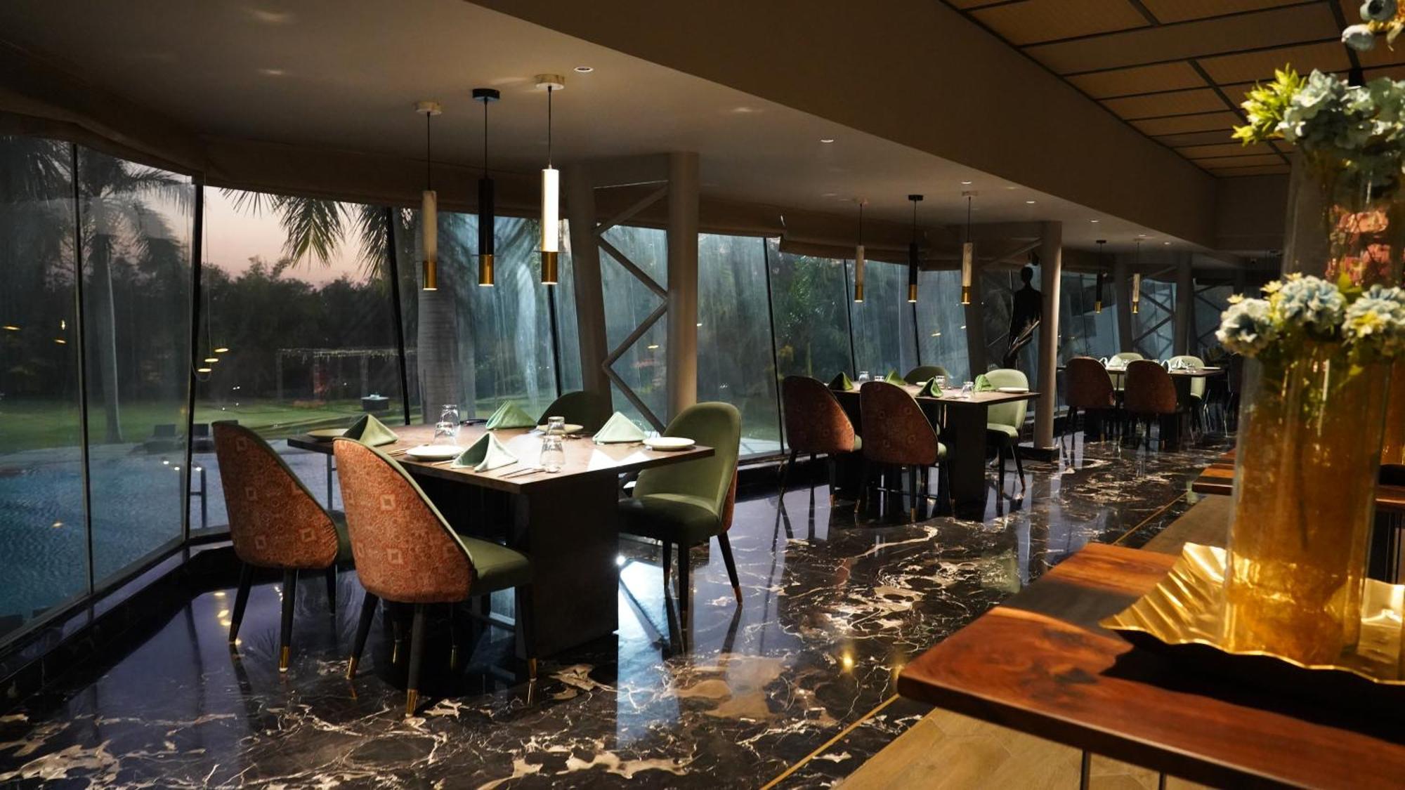 Seasons Rajkot Exterior foto