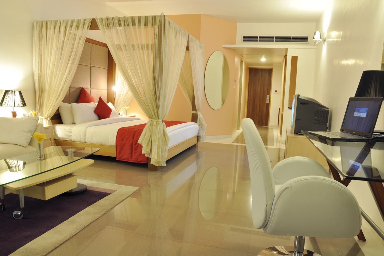 Seasons Rajkot Exterior foto