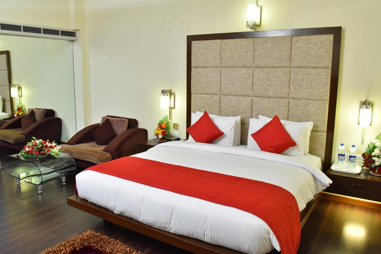 Seasons Rajkot Exterior foto