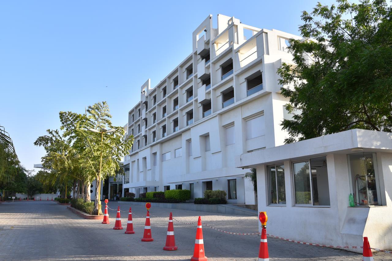 Seasons Rajkot Exterior foto