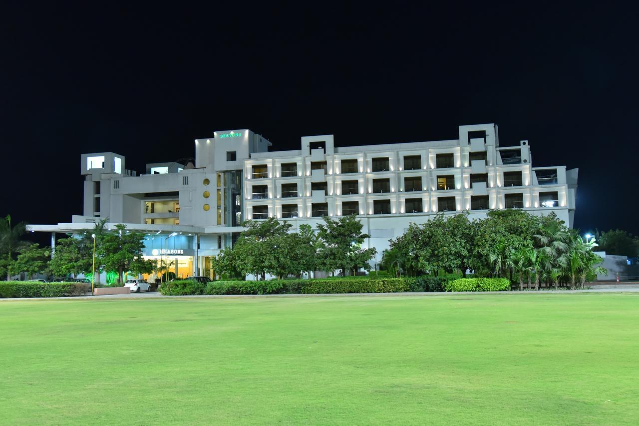 Seasons Rajkot Exterior foto